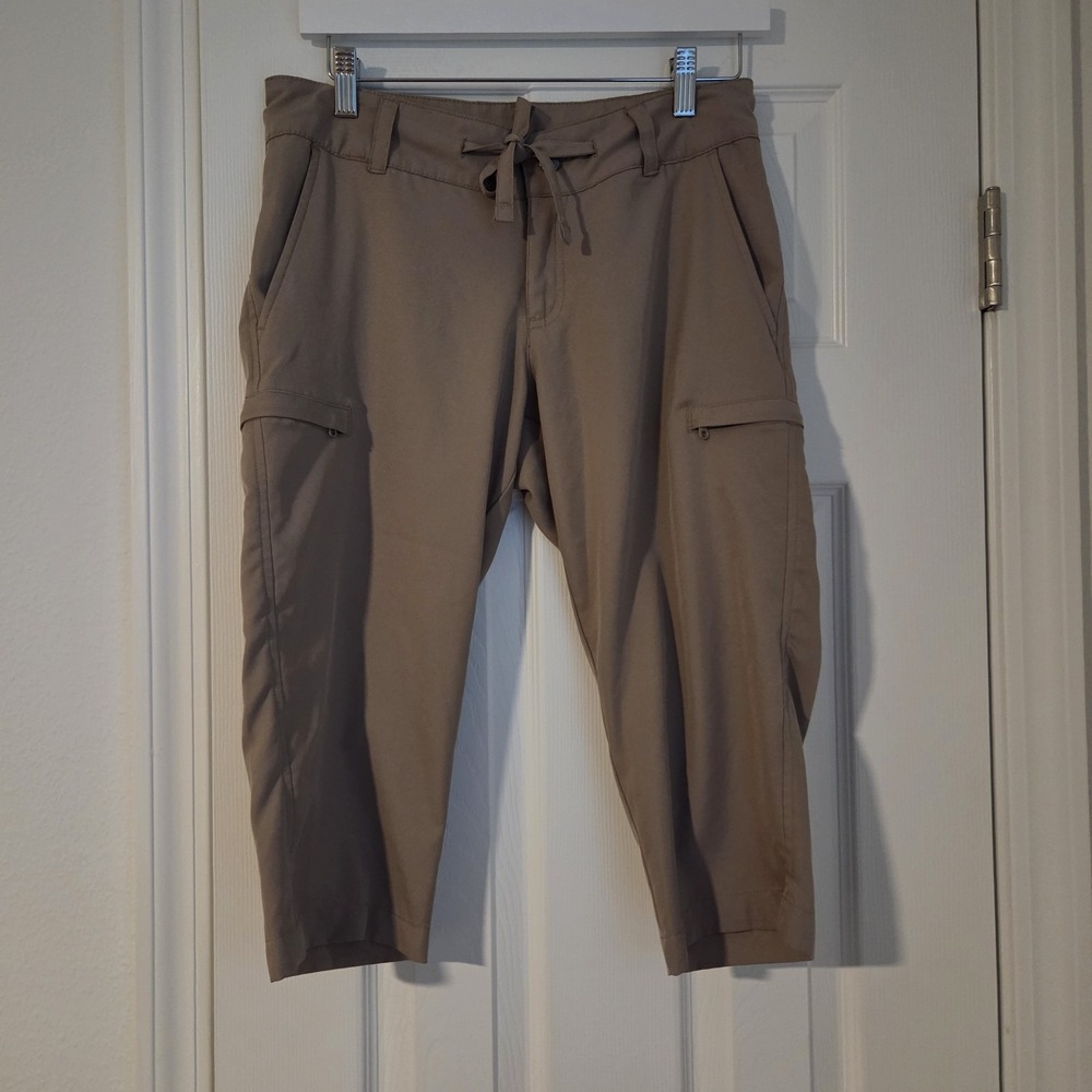 Magellan Outdoors Womens Cargo Crop Pants Capris Khaki Tan Drawstring Hiking XS